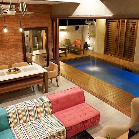 Isla Villa 1 Amazing Waterfall Pool House Near Beach, Bars & Restaurants มักตัน ภายนอก รูปภาพ